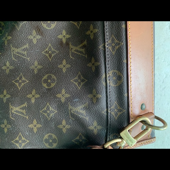 Louis Vuitton - Picture 5 of 9